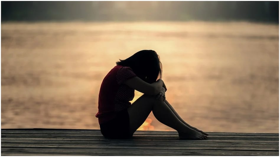 मजाक-मजाक में बेटी को 28 साल बाद पता चला अपने पिता का राज, पैरों तले खिसकी जमीन - relationship story sperm donation father and daughter dna test reveal shocking secret tlif - AajTak