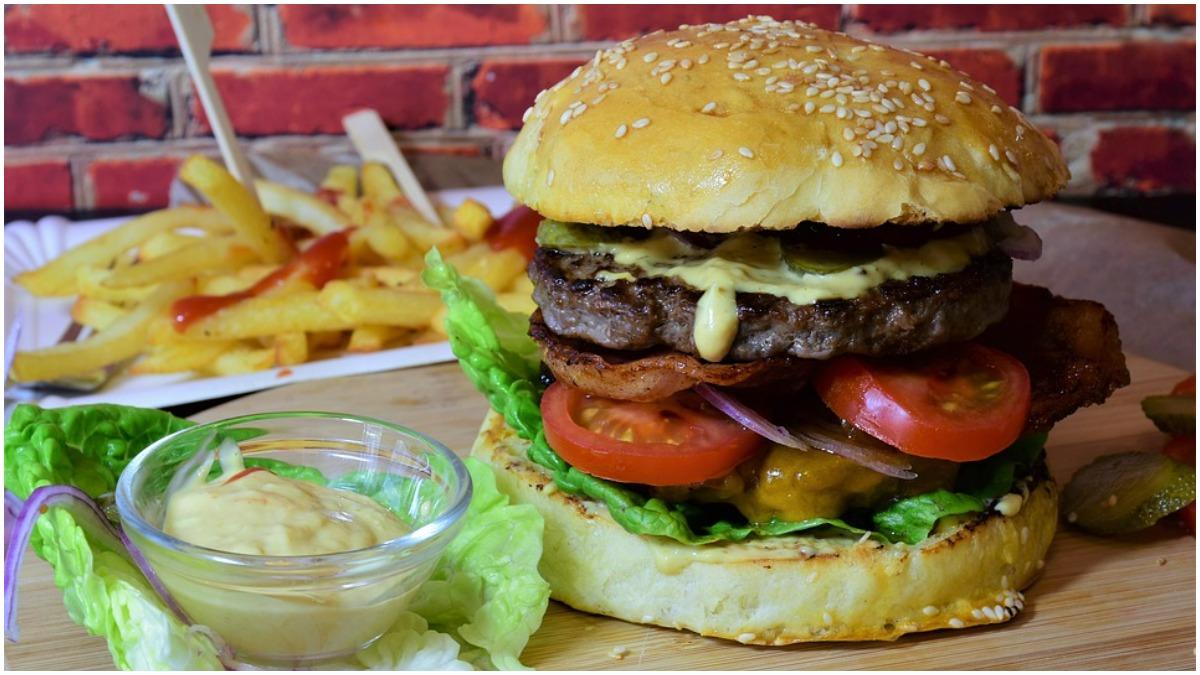 कम खाना खाने से बढ़ सकती है आपकी उम्र, स्टडी में हुआ खुलासा (Photo Credit: Pixabay)