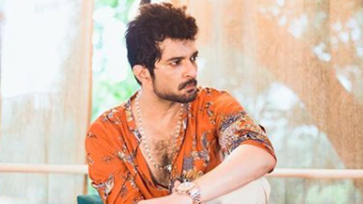 Raqesh Bapat ने खरीदी नई गाड़ी, कीमत जानकर उड़ जाएंगे होश!