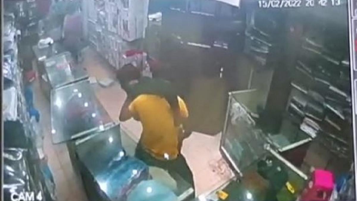 रेवाड़ी में दुकानदार से मारपीट