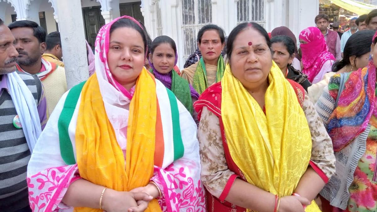 चुनाव प्रचार करतीं रूही अरशद