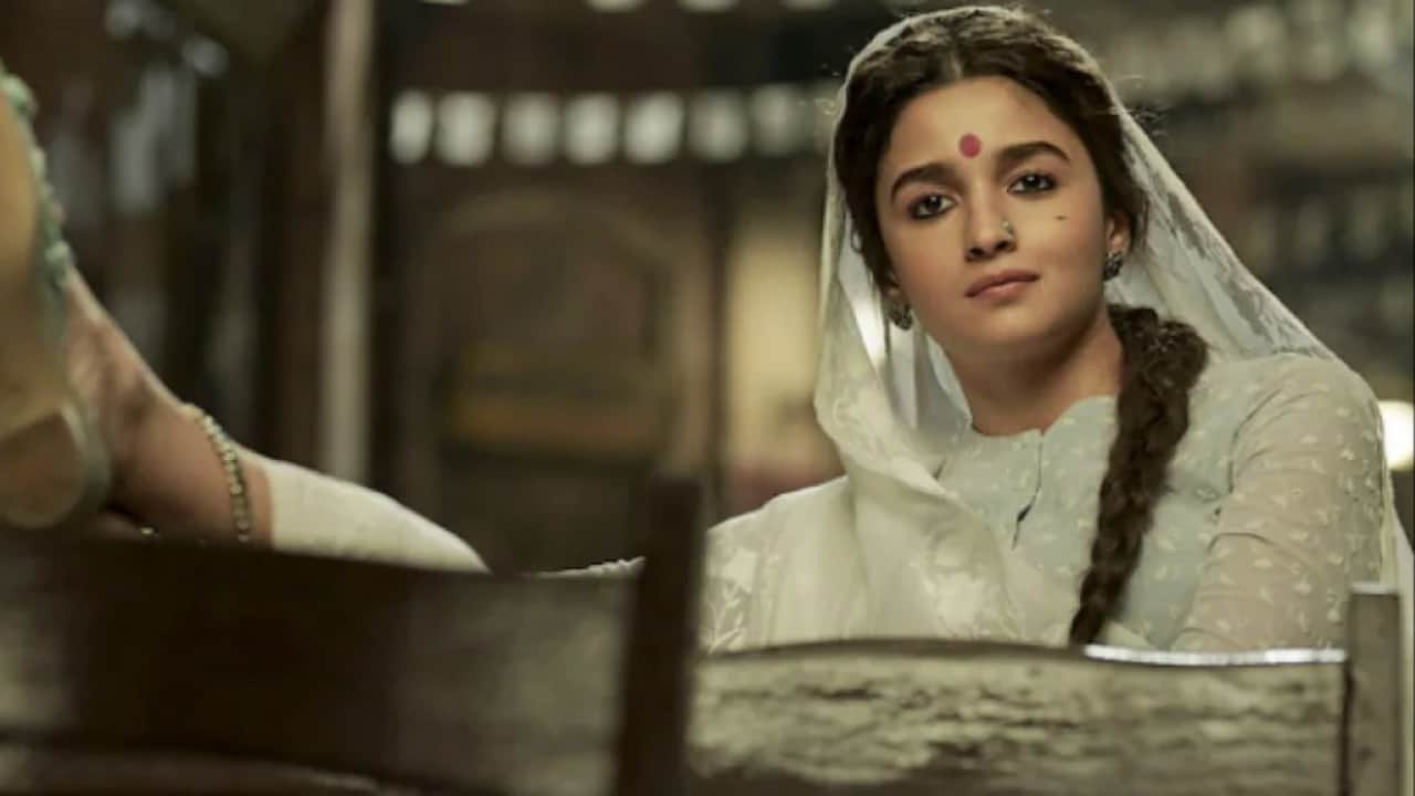 Gangubai Kathiawadi के सॉन्ग 'ढोलीडा' का टीजर आउट, Alia Bhatt ने मारी जोरदार एंट्री