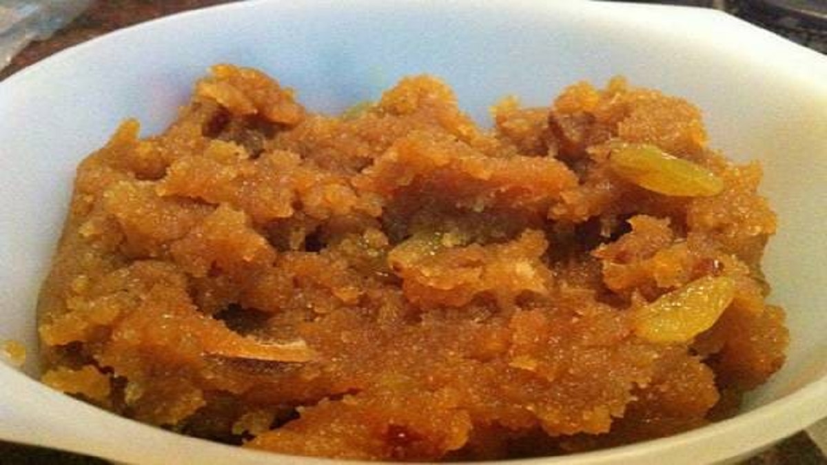 Sooji Besan Halwa : देसी घी में बना ये हलवा खाने में बहुत ही स्वादिष्ट लगता है. यह बड़ों से लेकर बच्चों तक सभी को पसंद आता है. इसे आप डिनर या लंच के साथ खा सकते हैं. तो आइए हम आपको बताते हैं इसे बनाने की आसान रेसिपी. 