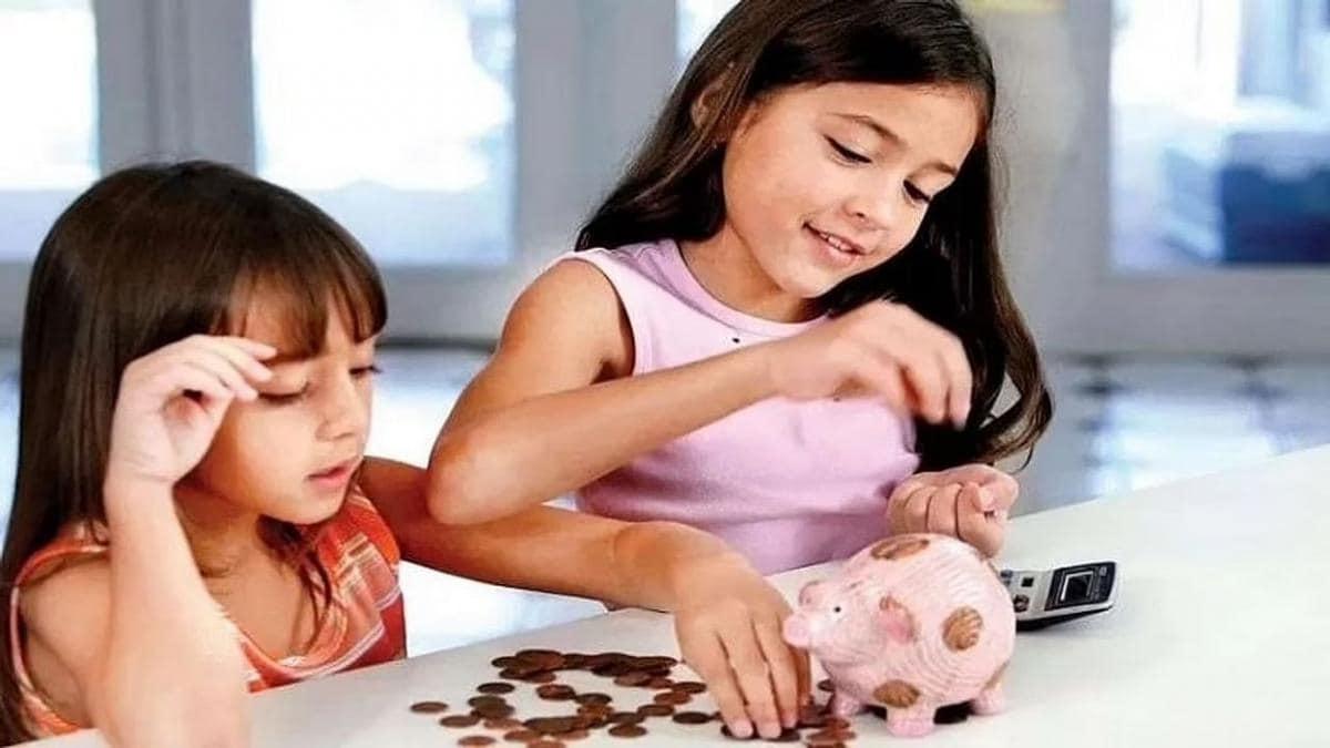 बिटिया को पढ़ाने के साथ उसे दें ये तोहफा, खुशी से खिल उठेगा चेहरा