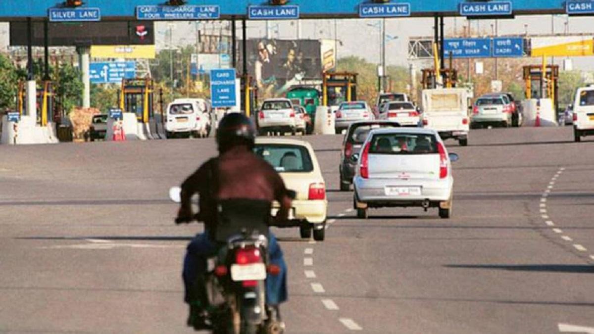 टोल मांगने पर कार सवार युवकों ने चला दी तलवार.  (Representative image)