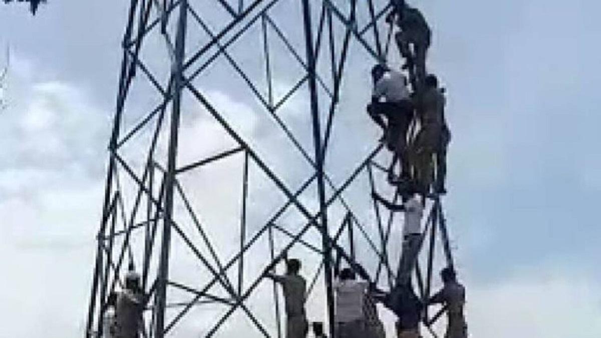 रायगढ़ में निर्माणाधीन हाईटेंशन लाइन का टॉवर गिरा.    (Photo: File)