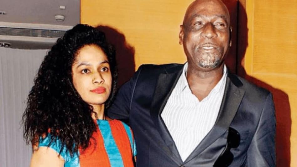 viviann पिता विवियन रिचर्ड्स संग मसाबा गुप्ता ने घूमी दुनिया, शेयर की ओल्ड मेमोरीज - Masaba Gupta daughter neena gupta recalls childhood travelling days father Vivian Richards tmov - AajTak