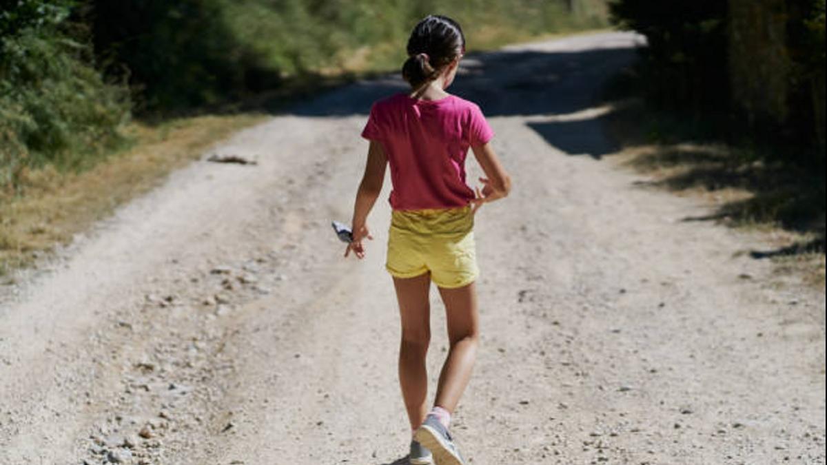 Reverse Walking: मॉर्निंग वॉक से हो चुके हैं बोर? अब चलें उल्टे कदम, सेहत को 5 जबरदस्त फायदे (Photo: Getty Images)