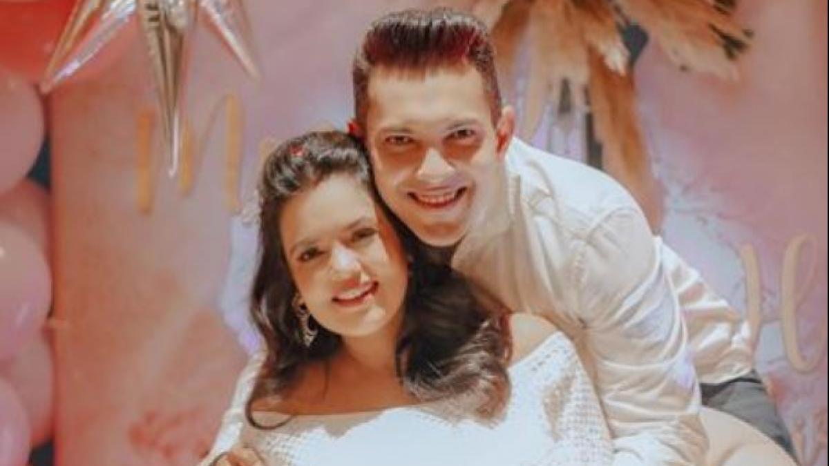 वाइफ श्वेता संग आदित्य नारायण