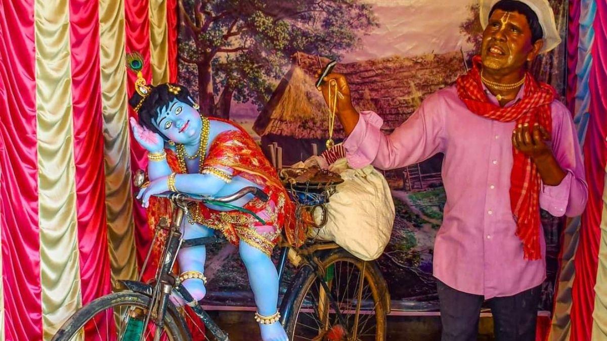 होली सेलिब्रेशन के पंडाल में लगाई गई 'कच्चा बादाम' फेम भुबन बड्याकर की मूर्ति.