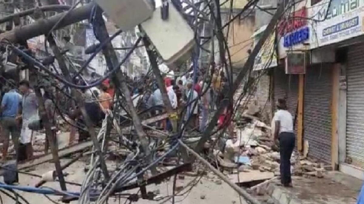 Bihar: भागलपुर में तीन मंजिला इमारत में ब्लास्ट, 4 लोगों की मौत, बम बनाने का शक