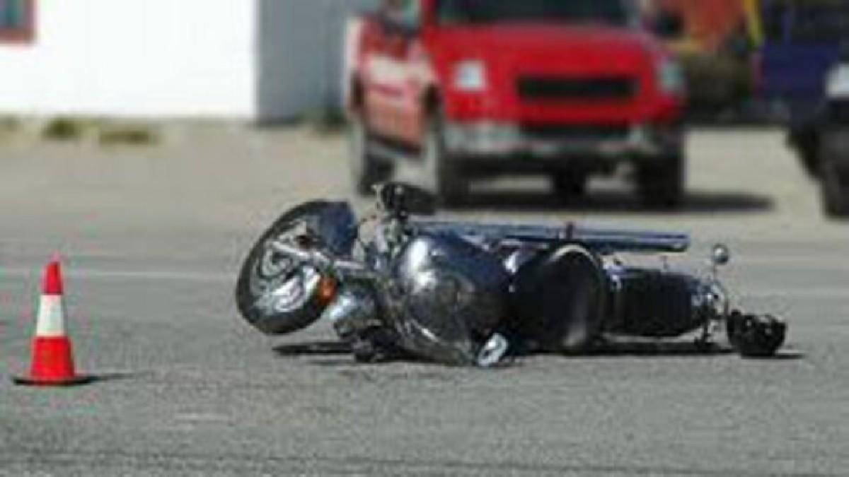 चलती बाइक पर हुए झगड़े में सड़क पर गिरीं सास-बहू. (प्रतीकात्मक तस्वीर)