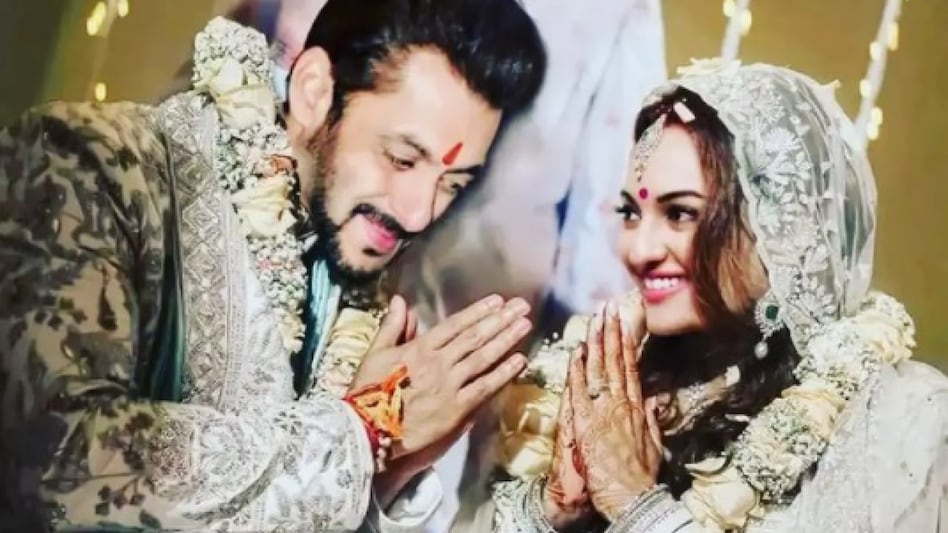 दूल्हा-दुल्हन बने मंडप पर Salman Khan-Sonakshi Sinha! वेडिंग फोटो देख होंगे  शॉक्ड - salman sonakshi photoshop photo over Varun Dhawan Natasha Dalal  wedding picture viral tmov - AajTak