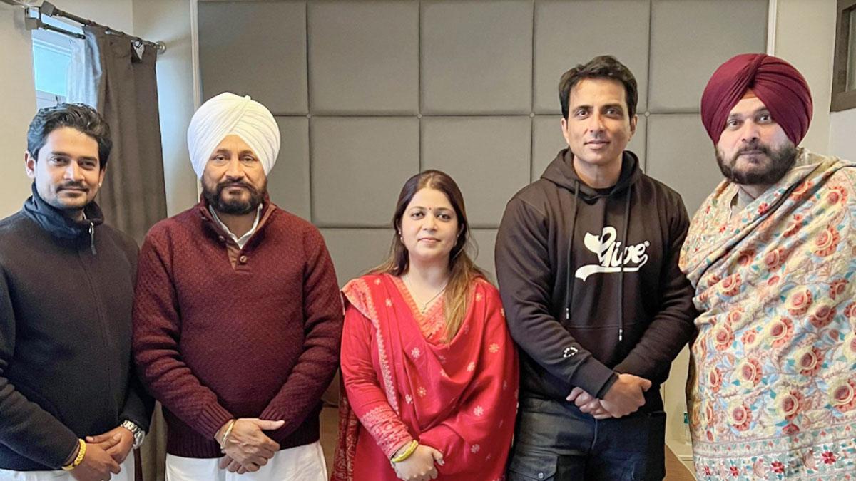पंजाब विधानसभा चुनाव 2022, बहन मालविका और कांग्रेस नेताओं के साथ सोनू सूद 