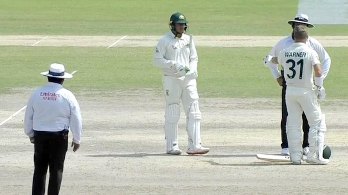 PAK vs AUS Test: पाकिस्तान में अंपायर से भिड़ गए डेविड वॉर्नर, बोले- क्रिकेट के नियमों की किताब दिखाओ