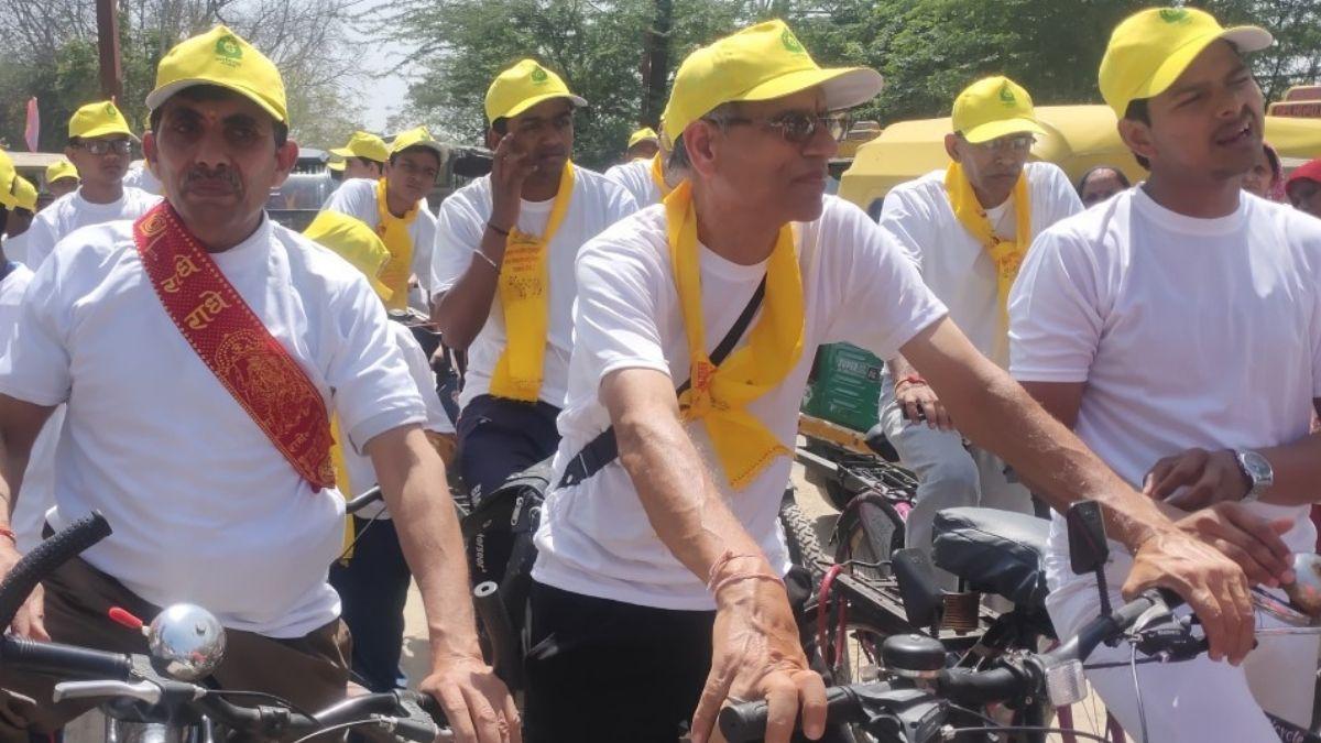 साइकिल रैली में छलका बुजुर्गों का दर्द.  (Photo: Aajtak)