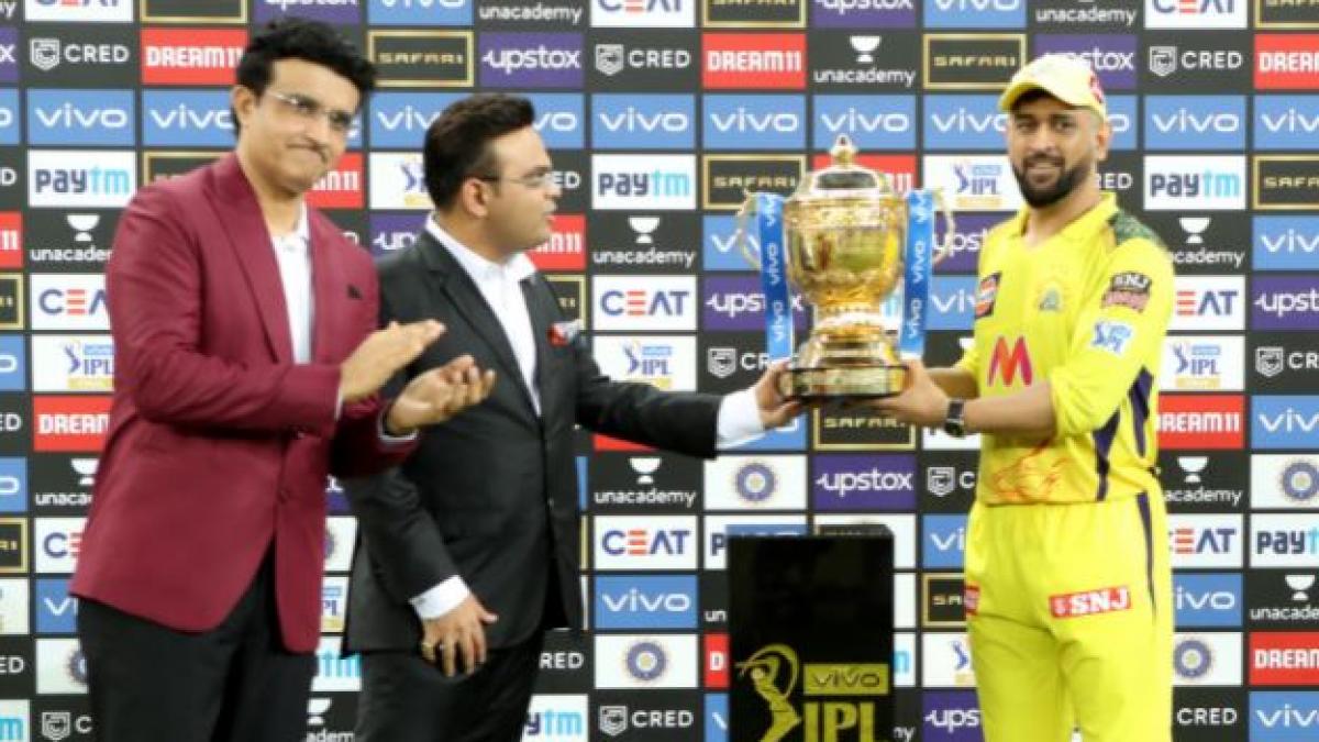 MS Dhoni with IPL 2021 Trophy (PTI)
