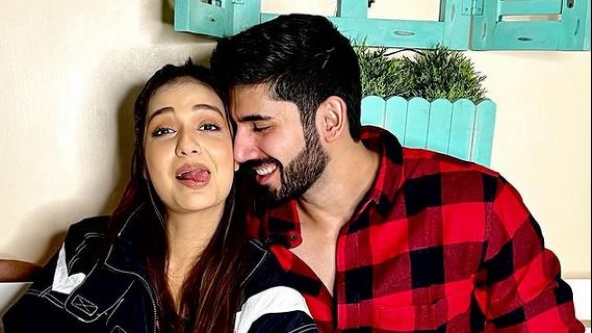 दिव्या अग्रवाल और वरुण सूद