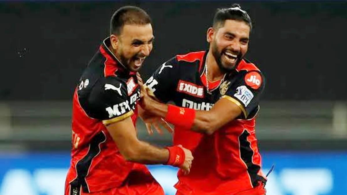 Harshal Patel & Mohammad Siraj (Twitter)