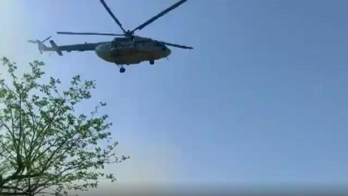 आग बुझाने के लिए हेलिकॉप्टर्स ने संभाला मोर्चा