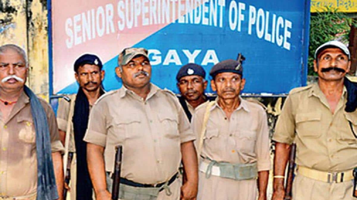 Law and Order: कौन होते हैं होमगार्ड, पुलिस से क्या है संबंध? - law and order home guard job introduction recruitment process assistant police honorarium allowance crime LNO - AajTak