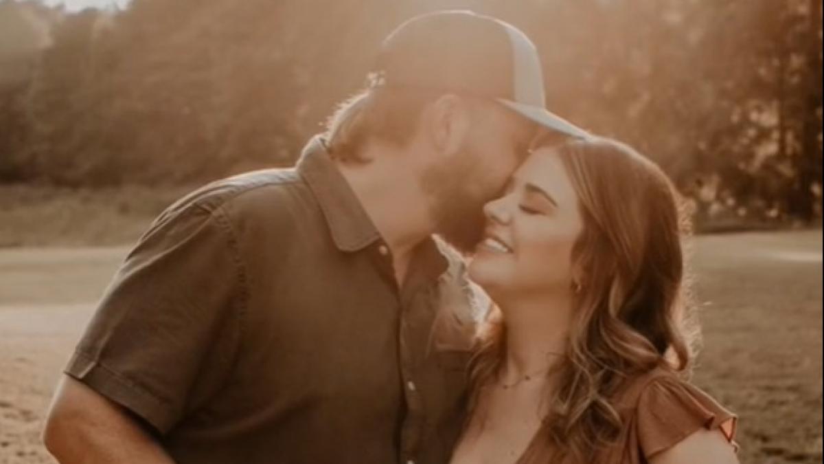 पहली टिंडर डेट पर प्रेग्नेंट हुई लड़की की कहानी वायरल, बनने जा रही मां!