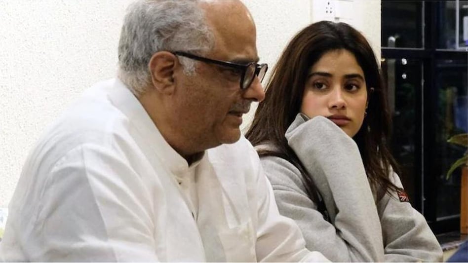 Janhvi Kapoor Birthday: रियल लाइफ में कैसी हैं जाह्नवी कपूर? बर्थडे पर पापा  ने बताईं स्पेशल क्वालिटीज - Janhvi Kapoor Birthday Boney Kapoor wishes  daughter on her Birthday tmov - AajTak