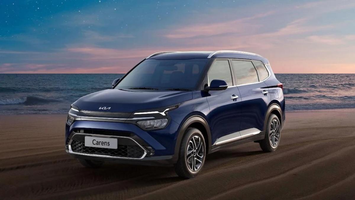 5 लाख से भी कम कीमत में चमचमाती 7 सीटर कार, Kia Carens भी एक विकल्प - top 8 seven seater cars under 10 lakh best big car Kia Carens Renault Triber tuto - AajTak