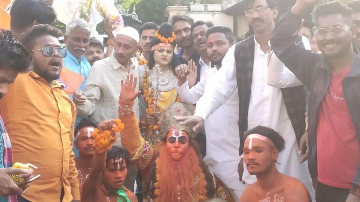 अपर्णा यादव के घर पर शुरू हुआ जश्न