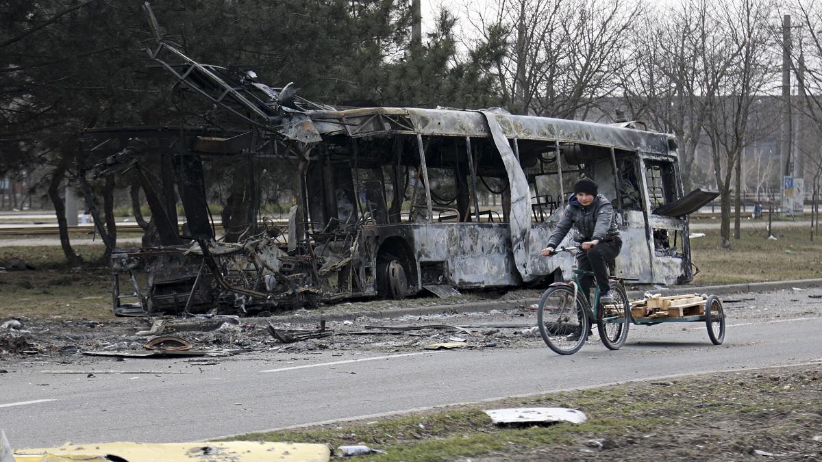 रूस के हमलों में यूक्रेन का मारियुपोल शहर तबाह हो गया है