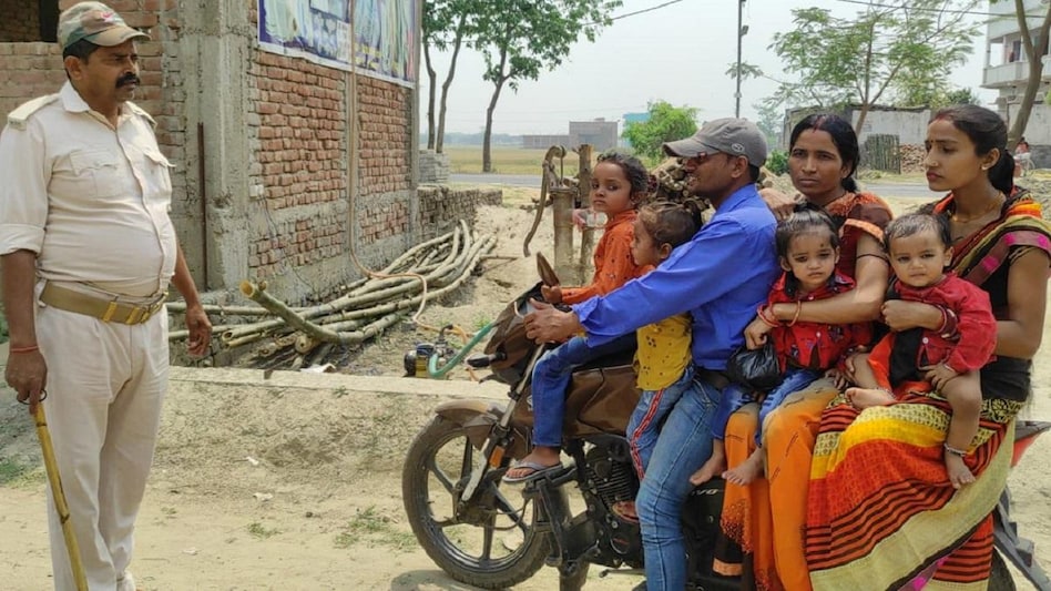 एक बाइक पर सात सवारी (फोटो- केशव आनंद)