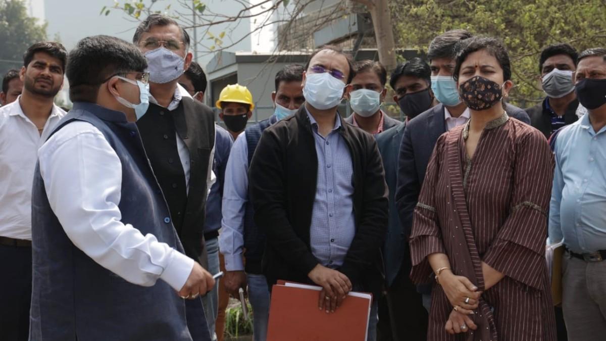 Noida: तय वक्त में काम पूरा नहीं तो एक्सप्रेस-वे बना रही कंपनी पर लगेगा 1 करोड़ का जुर्माना