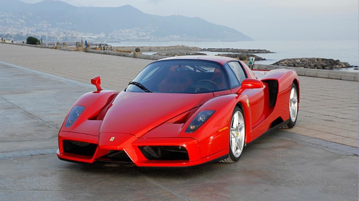 कार निर्माता कंपनी फरारी ने रूस के लिए कारों का उत्पादन बंद करने का फैसला लिया है.