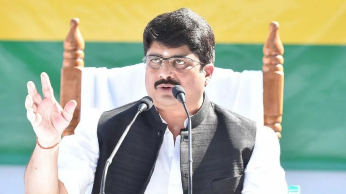 राजा भैया का अखिलेश पर तंज