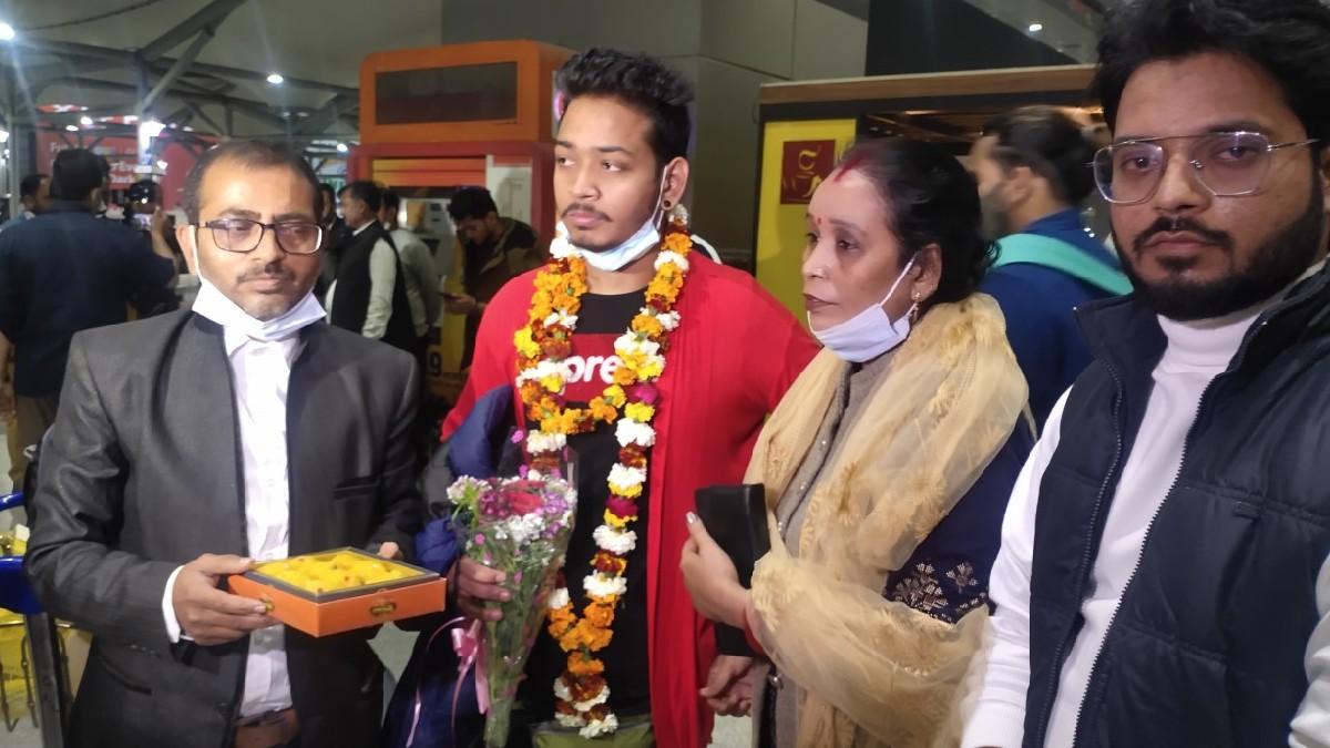 TV मैकेनिक ने 2 बच्चों को यूक्रेन में पढ़ाकर बनाया डॉक्टर, तीसरा बेटा बिना डिग्री लौटा