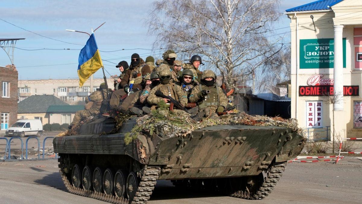 रूस की सेना को लगातार जवाब दे रही है यूक्रेन की सेना. (फाइल फोटो-AP/PTI)