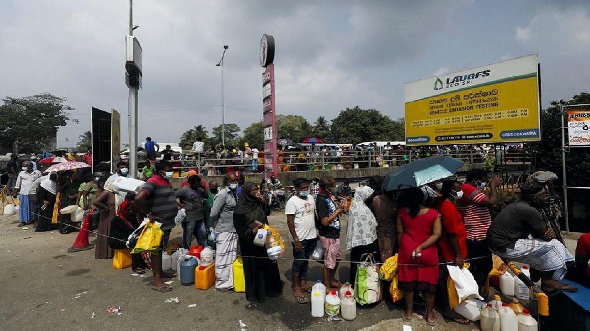 Sri Lanka Crisis: इन 5 कारणों से 'सोने की लंका' कंगाल, महंगाई ले रही है जान - Sri Lanka Crisis Latest News Financial debt trap china forex reserve agri policy tuts - AajTak