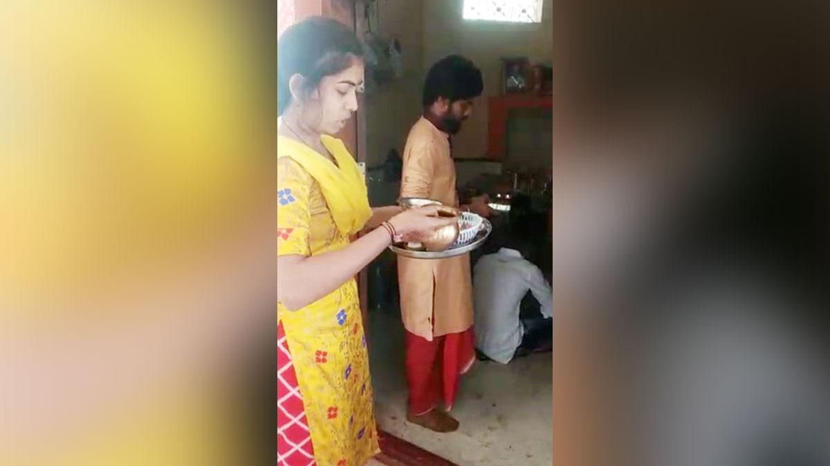 दलित युवती को मंदिर में जाने से रोका 
