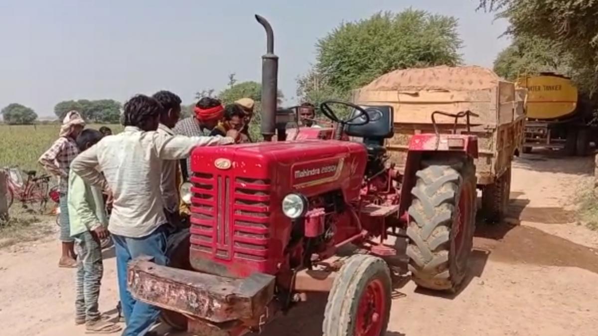 खनन माफिया के बेलगाम ट्रैक्टर
