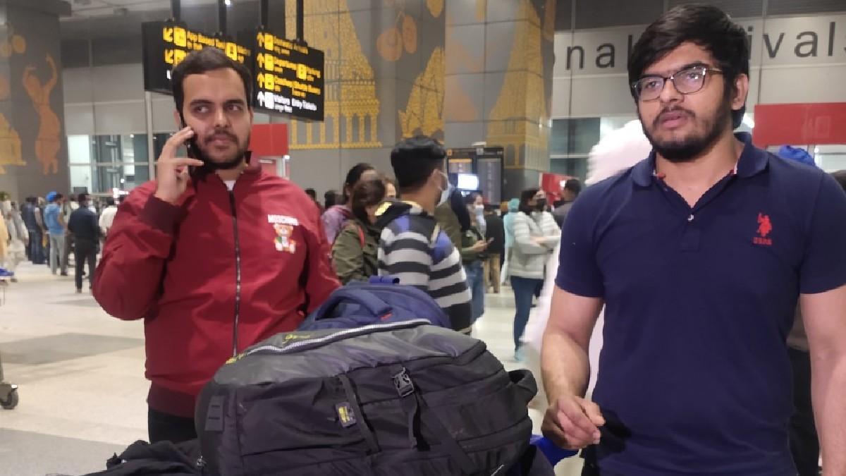 यूक्रेन से दिल्ली एयरपोर्ट पर लौटे स्टूडेंट. 