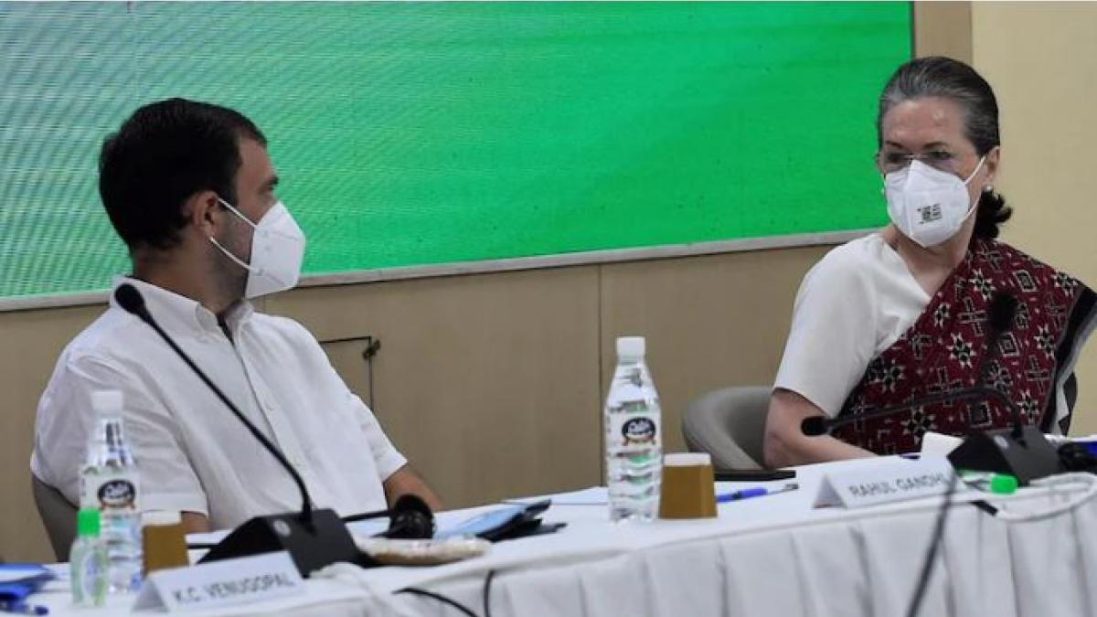 राहुल गांधी-सोनिया गांधी (फाइल फोटो)