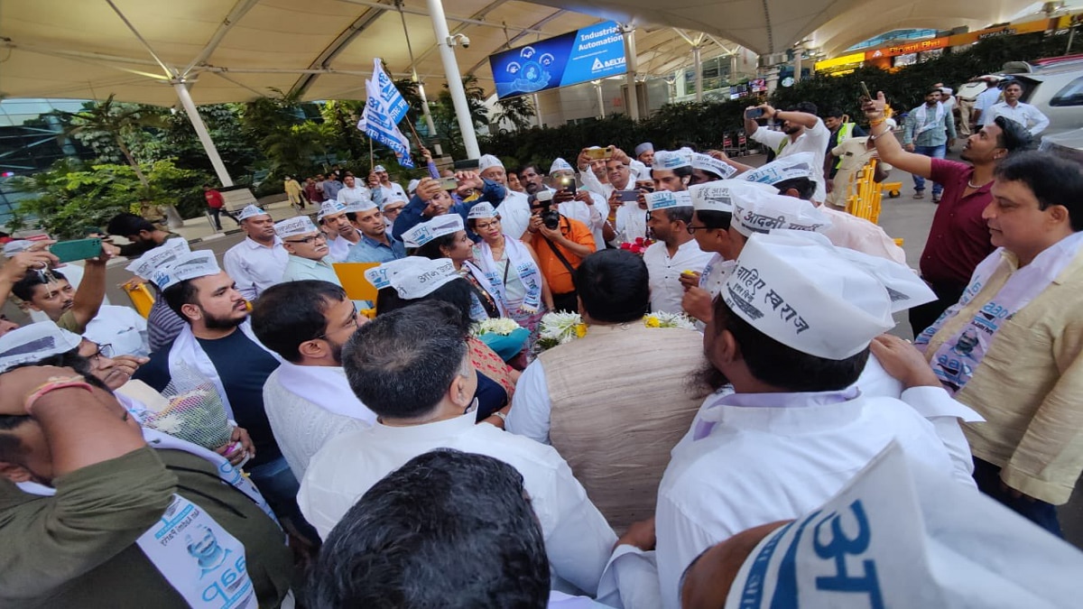 ट्विटर पर हनुमान चालीसा पाठ करा रही AAP (सांकेतिक फोटो)