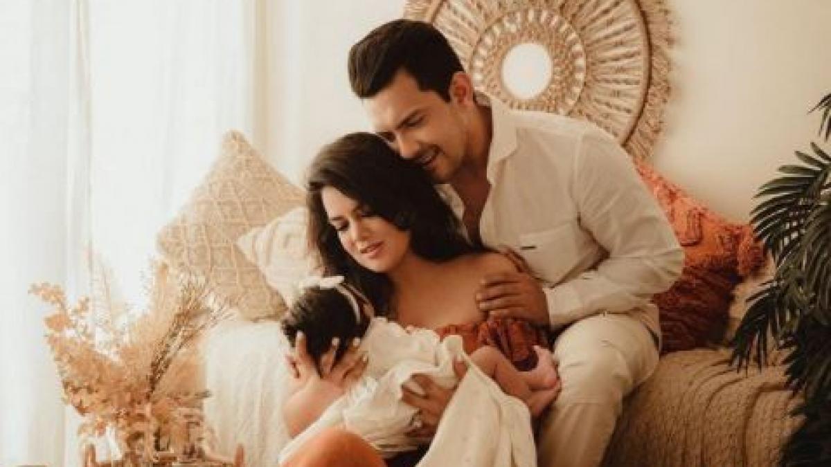 आदित्य नारायण अपनी फैमिली के साथ