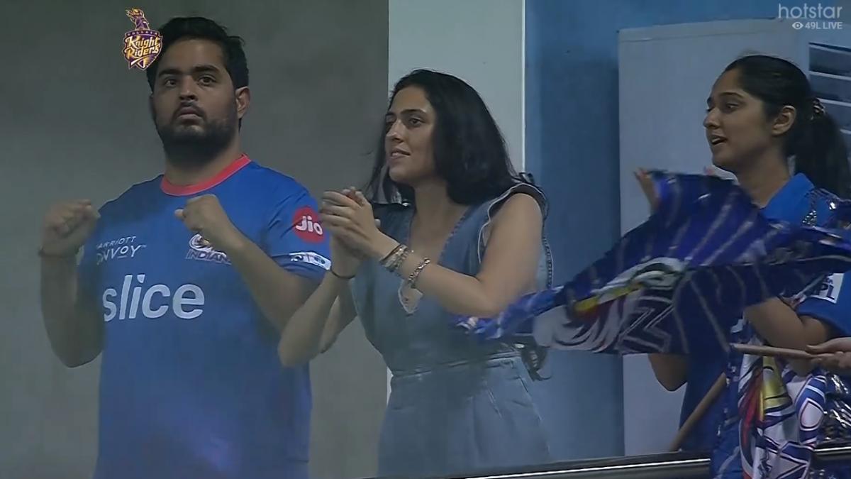 Akash Ambani With Family