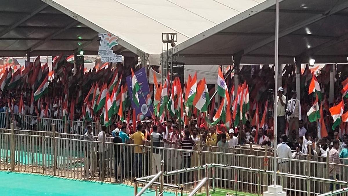 अमित शाह के कार्यक्रम में लहराए गए तिरंगे.  (Photo: Aajtak)