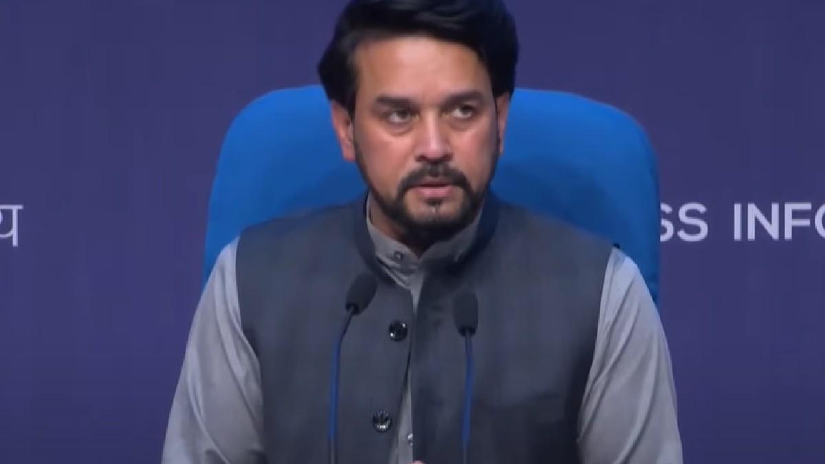 कैबिनेट के फैसलों की जानकारी देते अनुराग ठाकुर