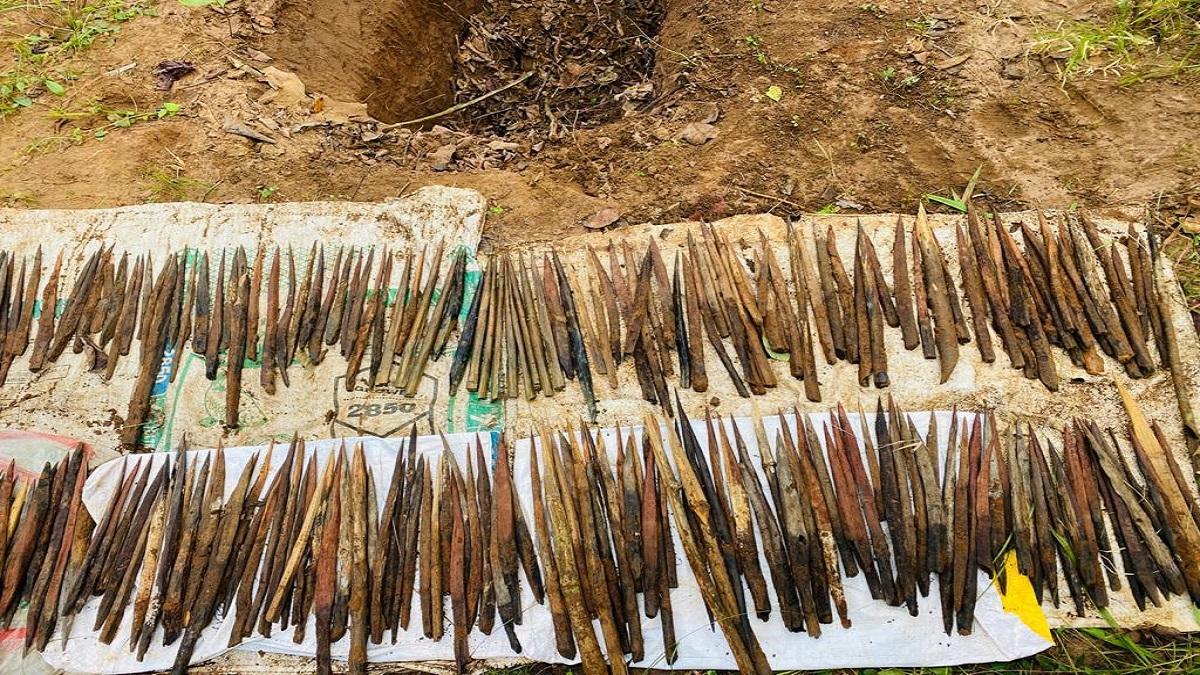 छत्तीसगढ़ के जंगलों से मिली बांस की कीलें 