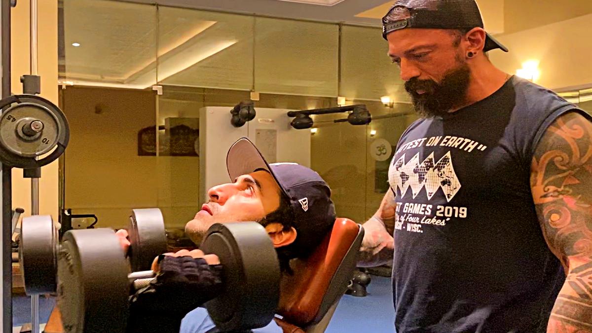 रणबीर को ट्रेनिंग देते हुए दीपेश भट्ट (Image credit: Deepeshbhatt)