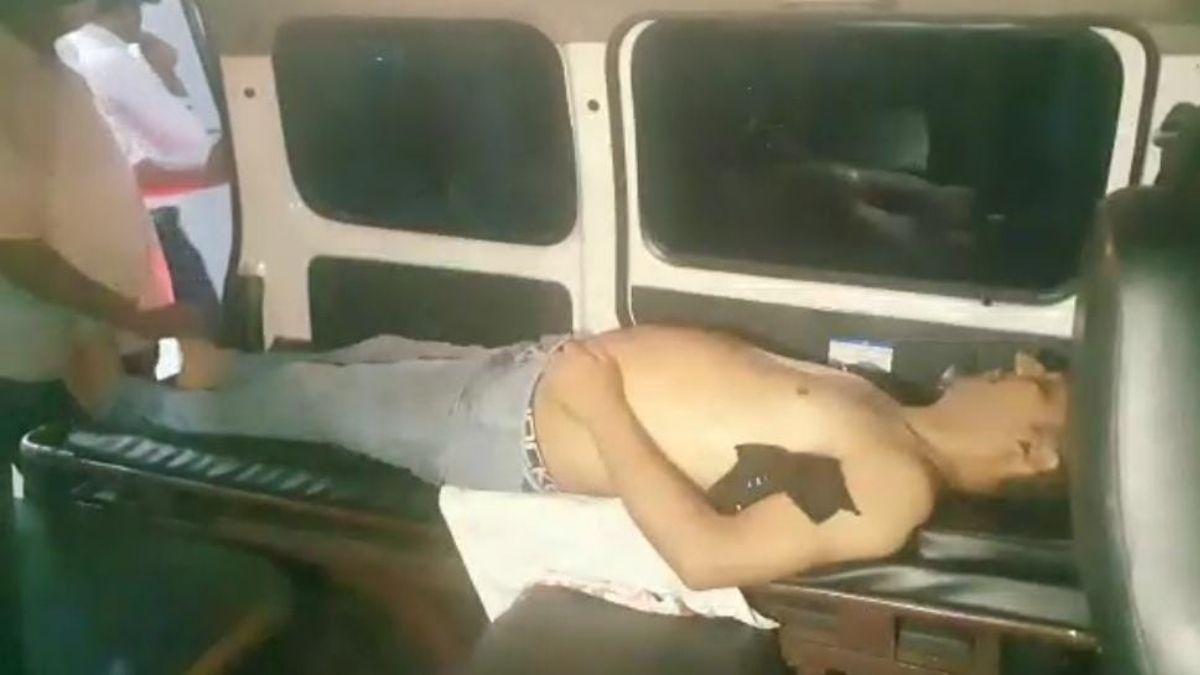 घटना के बाद रेलवे ठेकेदार को अस्पताल ले जाया गया