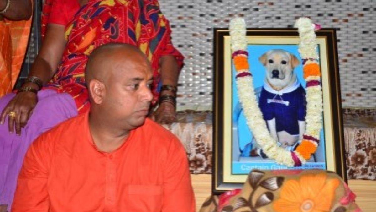 बीमार डॉगी के इलाज में खर्च कर दिए ढाई लाख, नहीं बचा तो घर में बनवाई समाधि.